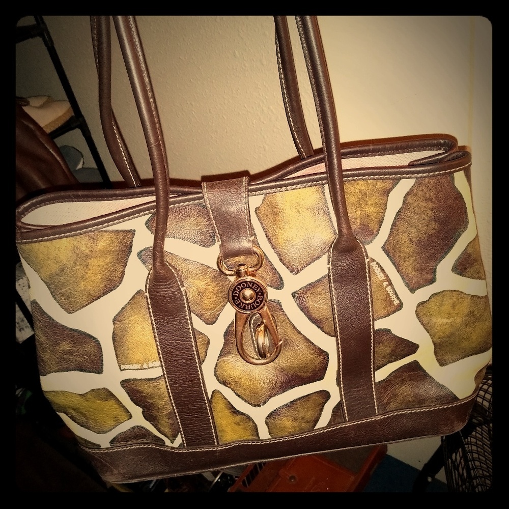 EUC Dooney & Bourke Giraffe print Tote